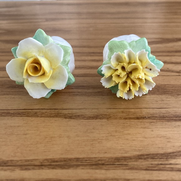 Beautiful vintage salt & pepper shakers - Picture 2 of 6